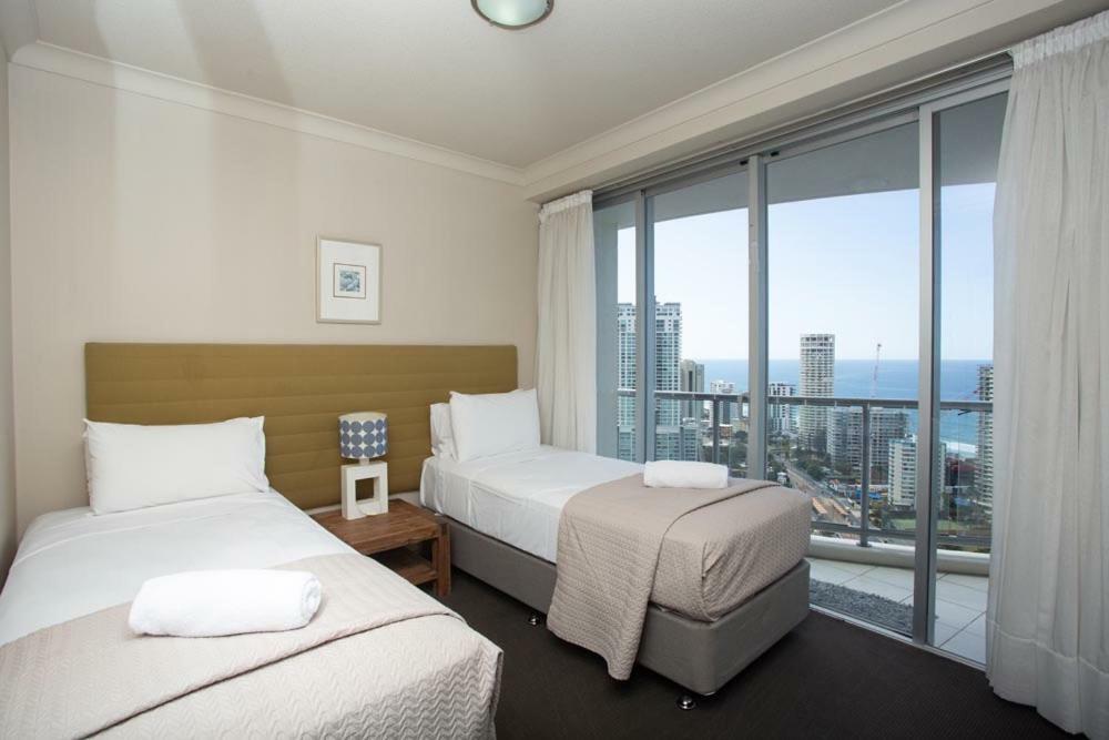 Chevron Renaissance - Private Apartment